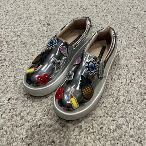 Chase + Chloe Platform Katie Slip On Shoes Women's Sz 8 Silver Retro Pattern
